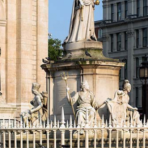 Londyn City, pomnik Queen Anne przed katedrą św. Pawła.